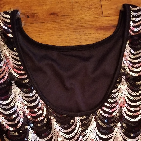 Black and Gold sequin mini dress. Perfect for Prom - Picture 4 of 7